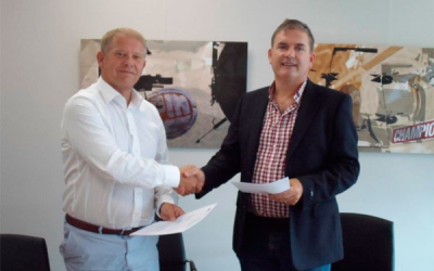 Erik de Graaf of CPM and Con Lynch of CFE signing agreement in Amsterdam