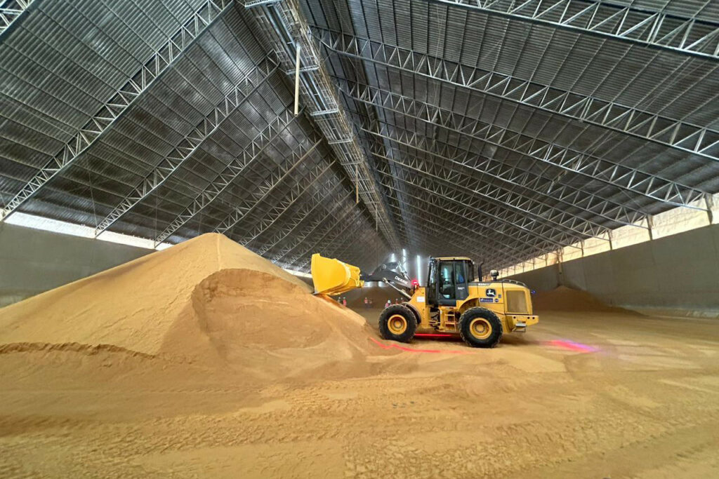 DDG and DDGS at a warehouse belonging to the company Inpasa. Photo: Daniel Azevedo