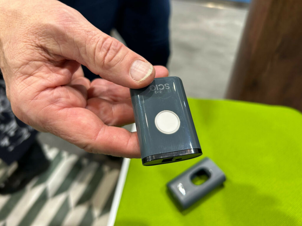 The NIR scanner is quite small and weighs less than 100 grams. Photo: Mark Pasveer